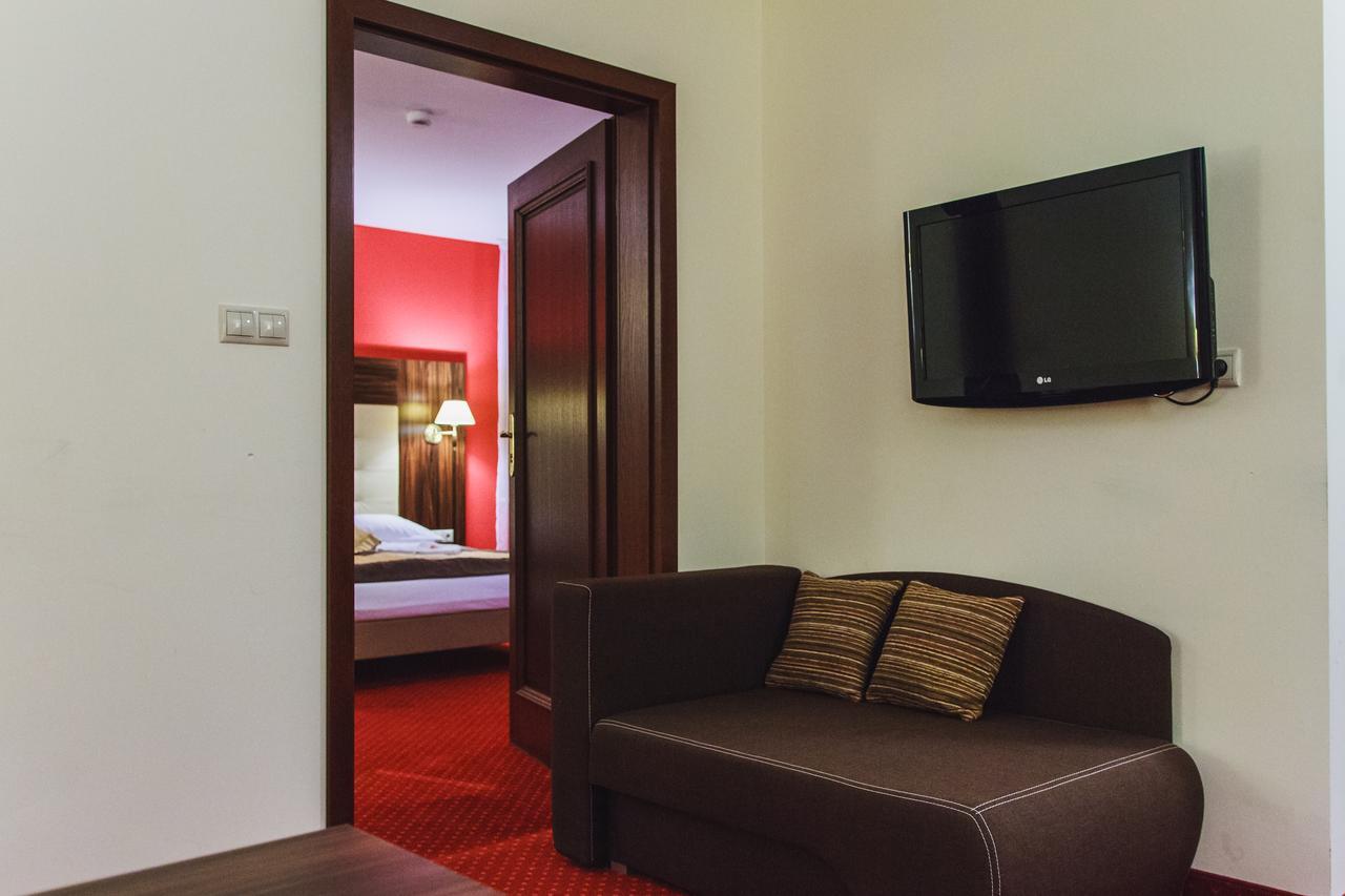 Hotel Pikul ปูวาวือ ภายนอก รูปภาพ