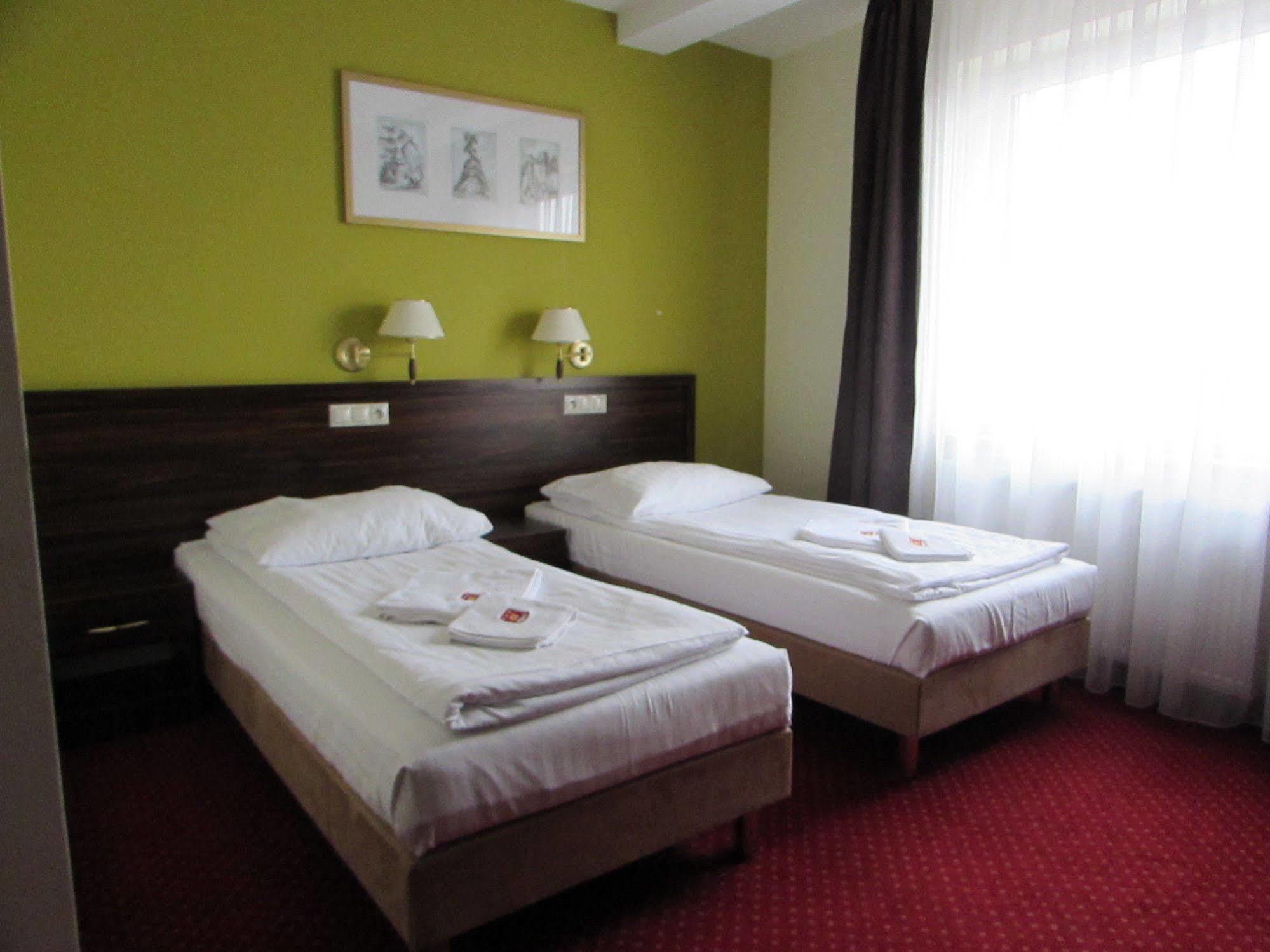 Hotel Pikul ปูวาวือ ภายนอก รูปภาพ
