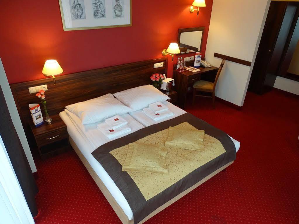 Hotel Pikul ปูวาวือ ภายนอก รูปภาพ
