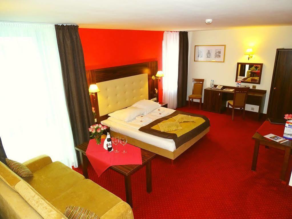 Hotel Pikul ปูวาวือ ภายนอก รูปภาพ