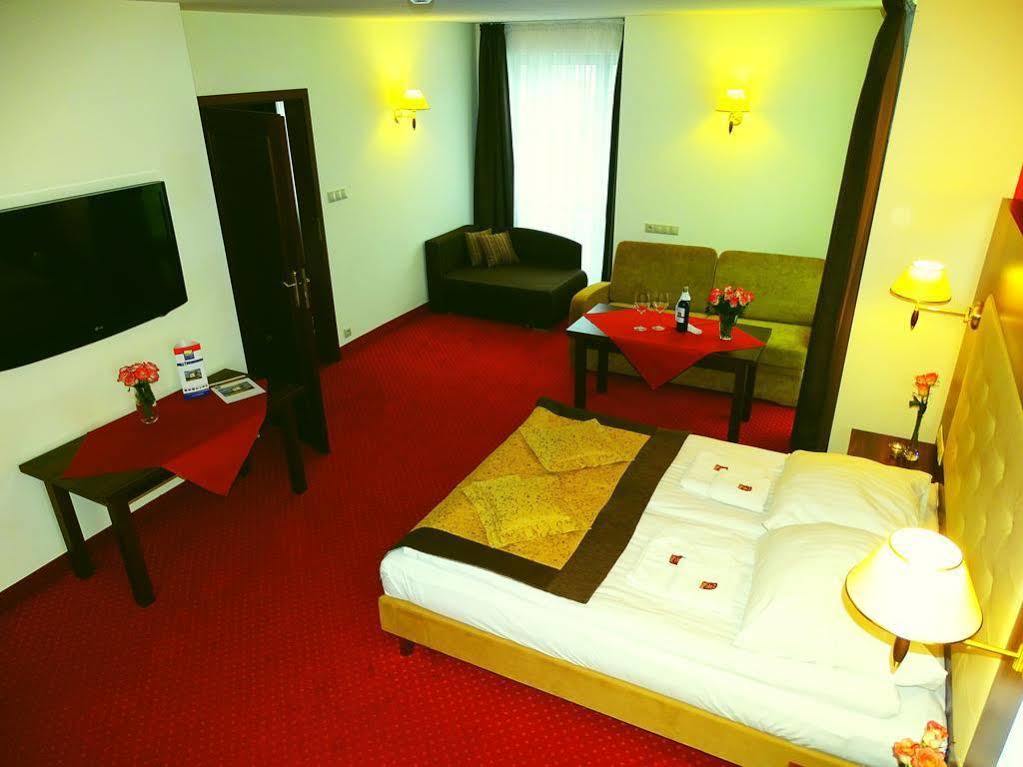 Hotel Pikul ปูวาวือ ภายนอก รูปภาพ