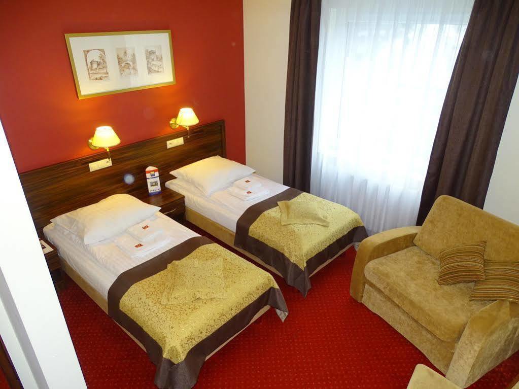 Hotel Pikul ปูวาวือ ภายนอก รูปภาพ